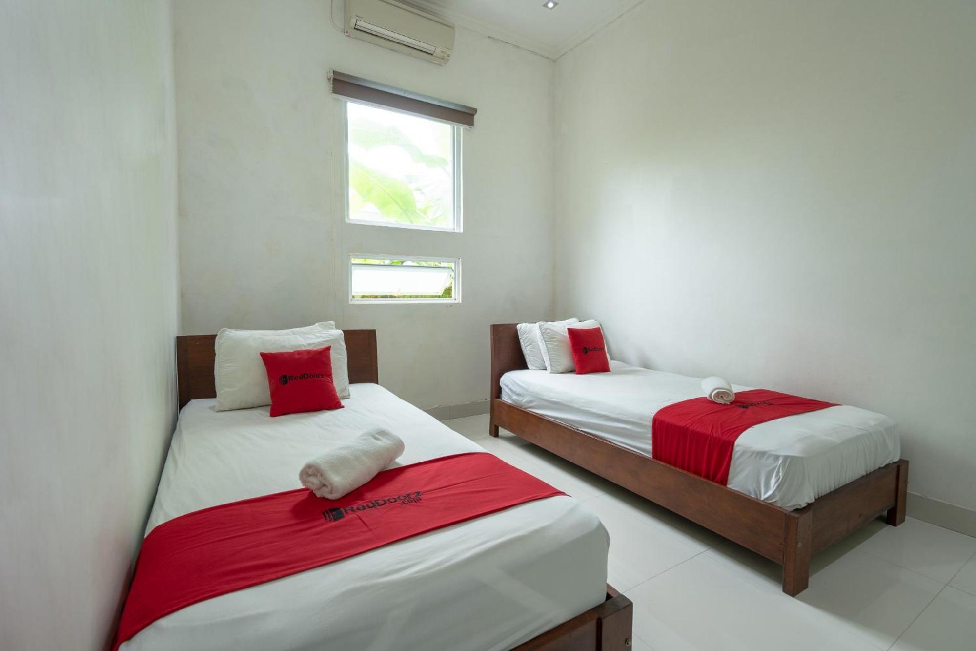 RedDoorz near Bali Zoo Ubud Sukawati Zewnętrze zdjęcie